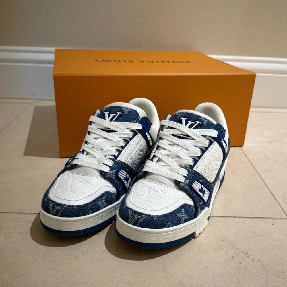 Louis Vuitton Trainer Sneaker in Blue